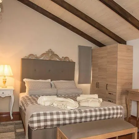 Porto Enetiko * העיירה רתימנו